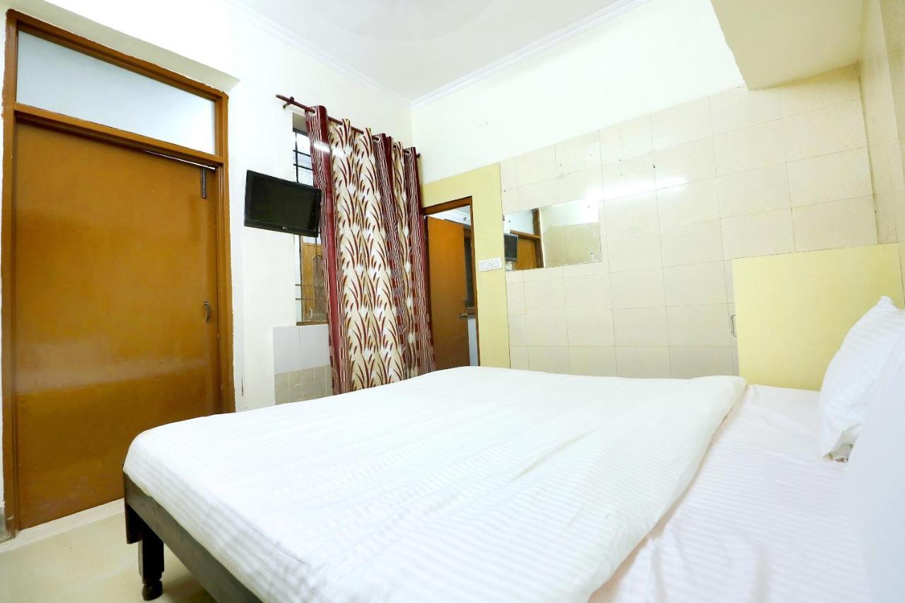 SPOT ON 44679 Hotel Samrat Sohāna Buitenkant foto