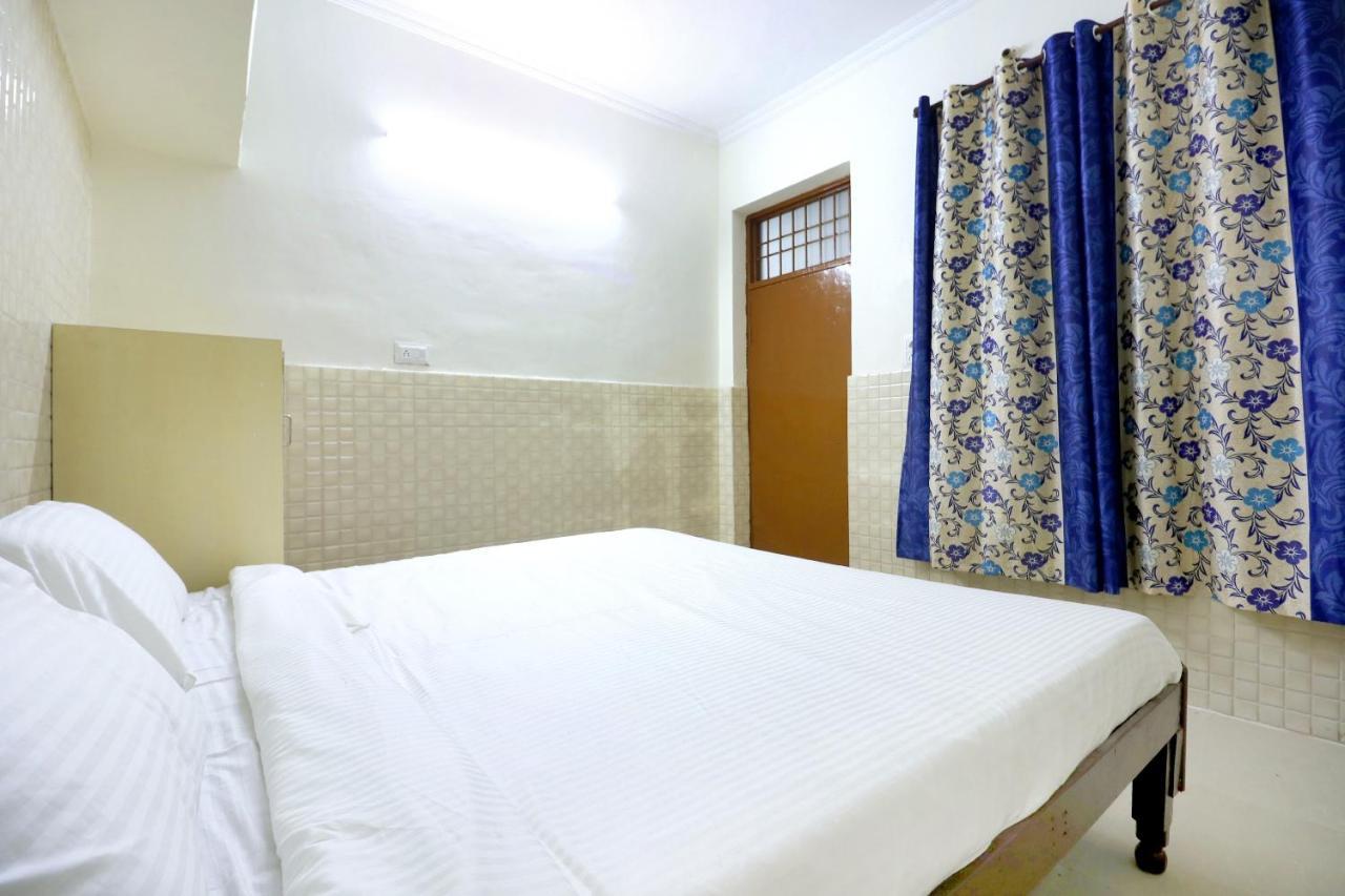 SPOT ON 44679 Hotel Samrat Sohāna Buitenkant foto