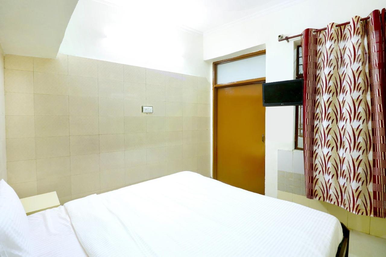 SPOT ON 44679 Hotel Samrat Sohāna Buitenkant foto