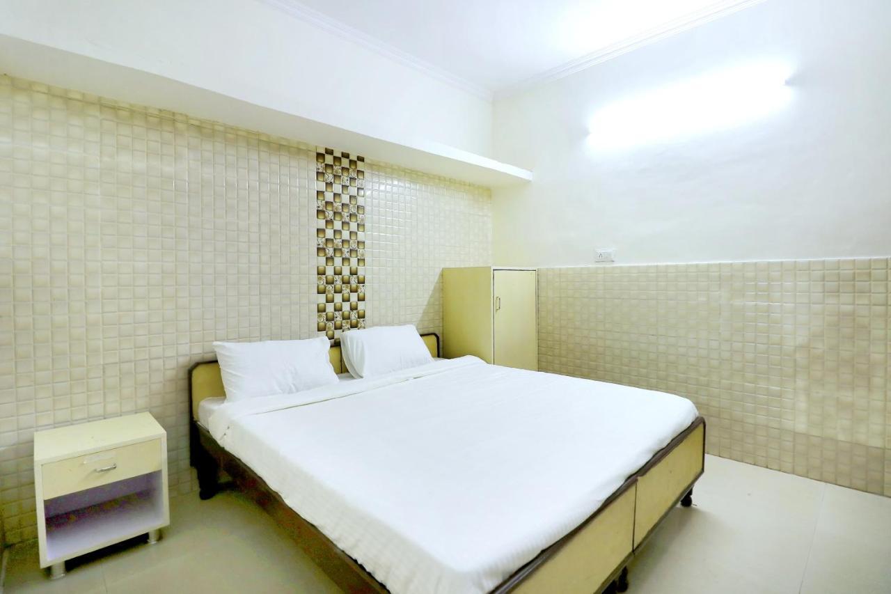 SPOT ON 44679 Hotel Samrat Sohāna Buitenkant foto