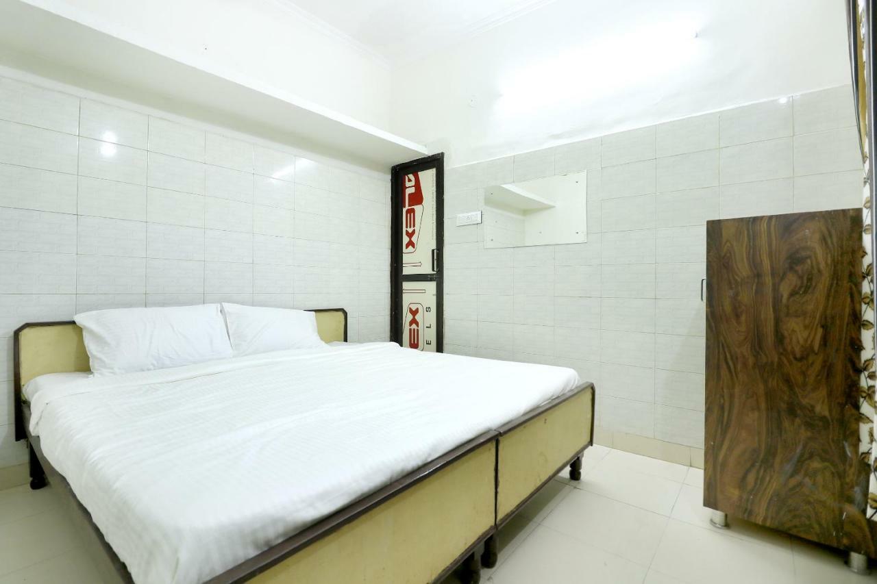 SPOT ON 44679 Hotel Samrat Sohāna Buitenkant foto