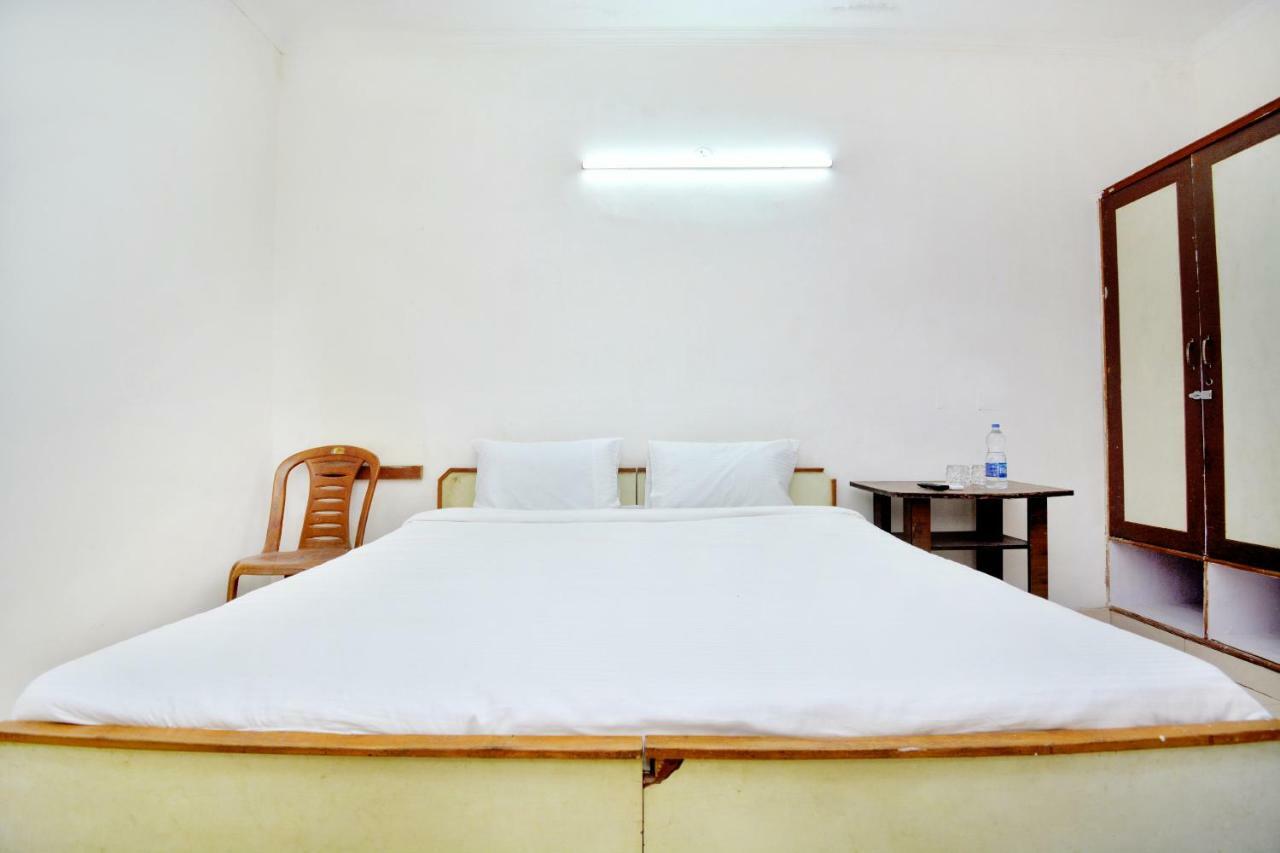 SPOT ON 44679 Hotel Samrat Sohāna Buitenkant foto