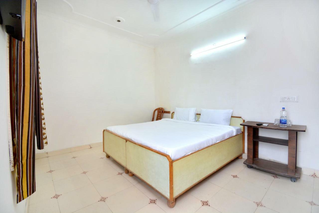 SPOT ON 44679 Hotel Samrat Sohāna Buitenkant foto