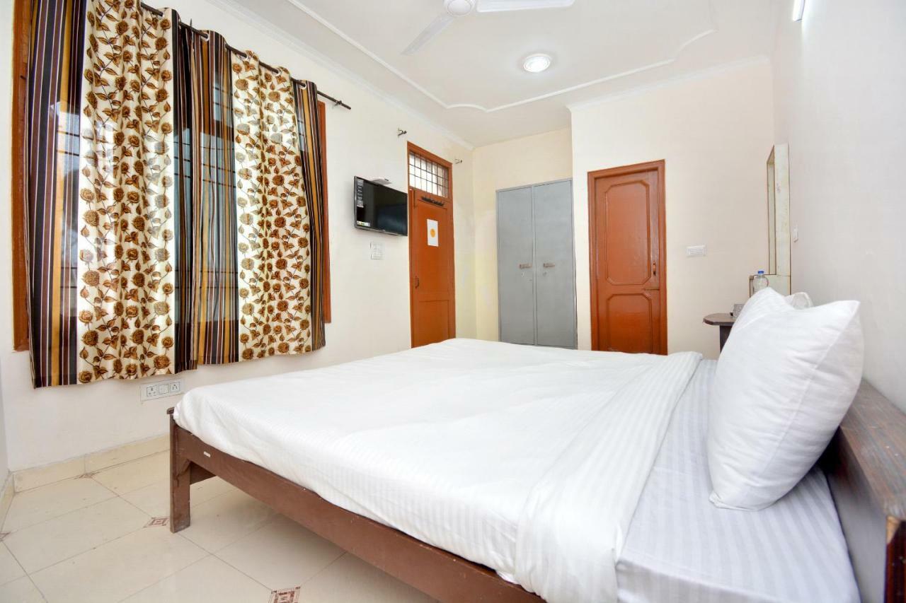 SPOT ON 44679 Hotel Samrat Sohāna Buitenkant foto