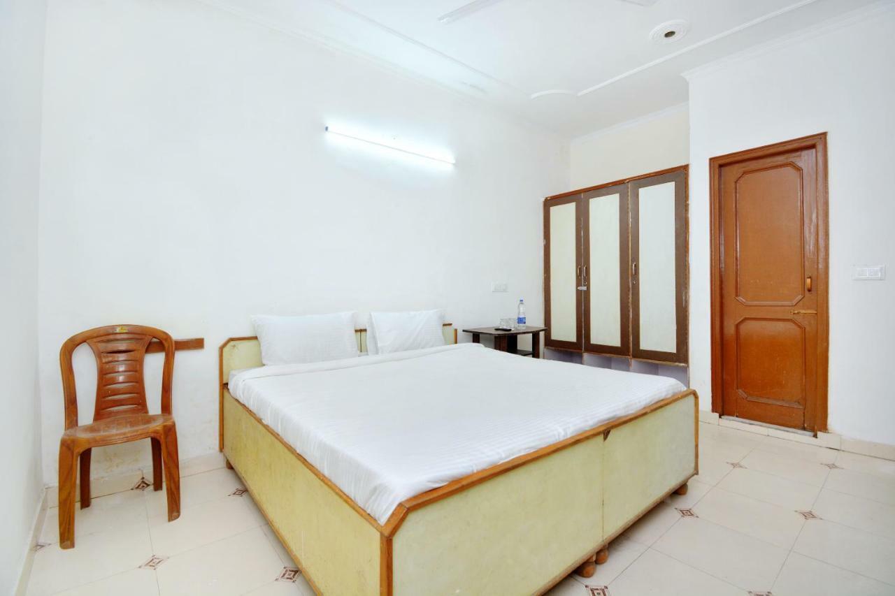 SPOT ON 44679 Hotel Samrat Sohāna Buitenkant foto